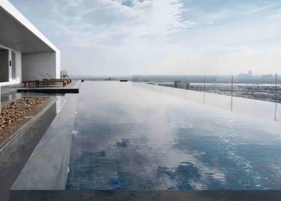2 Bedrooms, 300 Metres Bts Ekkamai,sukhumvit