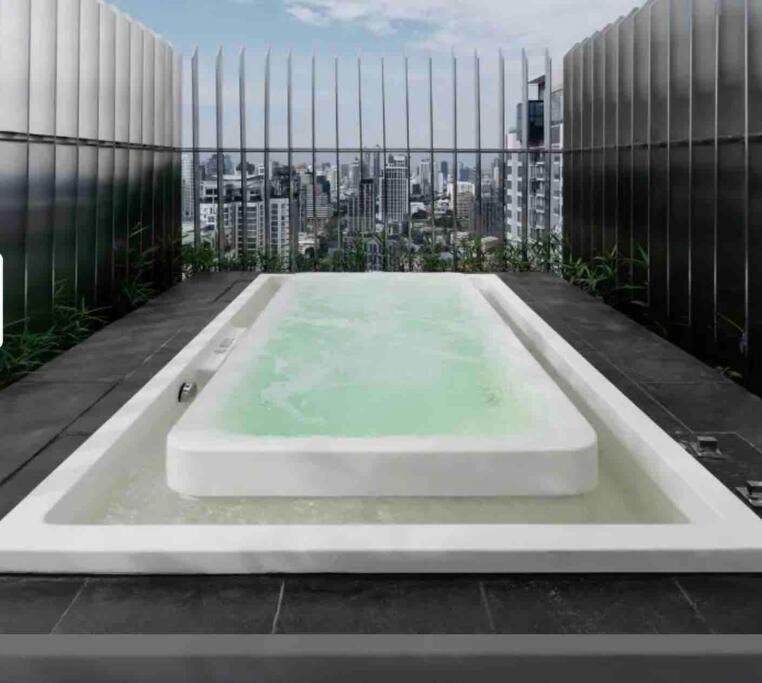 2 Bedrooms, 300 Metres Bts Ekkamai,sukhumvit * Bangkok