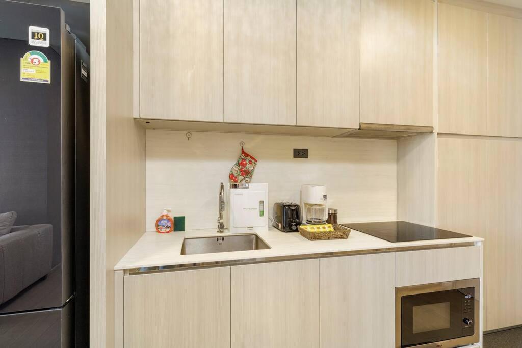 2 Bedrooms, 300 Metres Bts Ekkamai,sukhumvit
