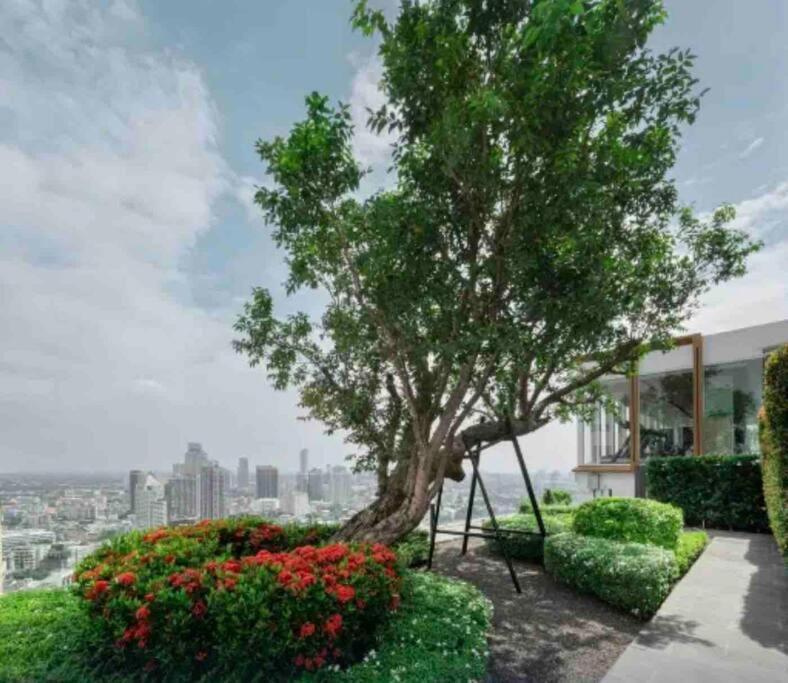 Apartment 2 Bedrooms, 300 Metres Bts Ekkamai,sukhumvit Bangkok