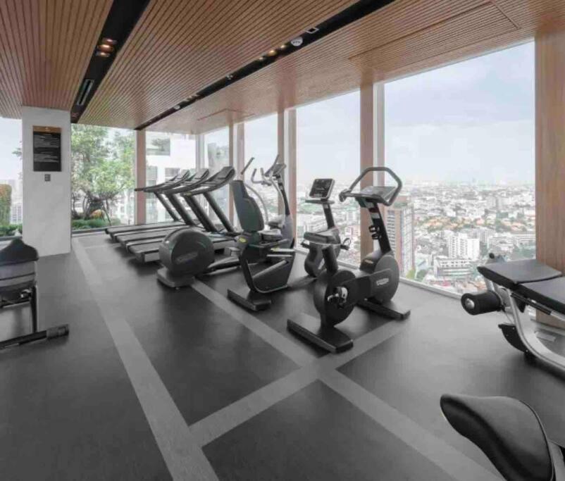 2 Bedrooms, 300 Metres Bts Ekkamai,sukhumvit Apartment
