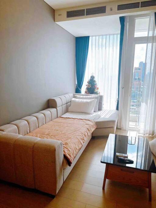 Apartment 2 Bedrooms, 300 Metres Bts Ekkamai,sukhumvit Bangkok