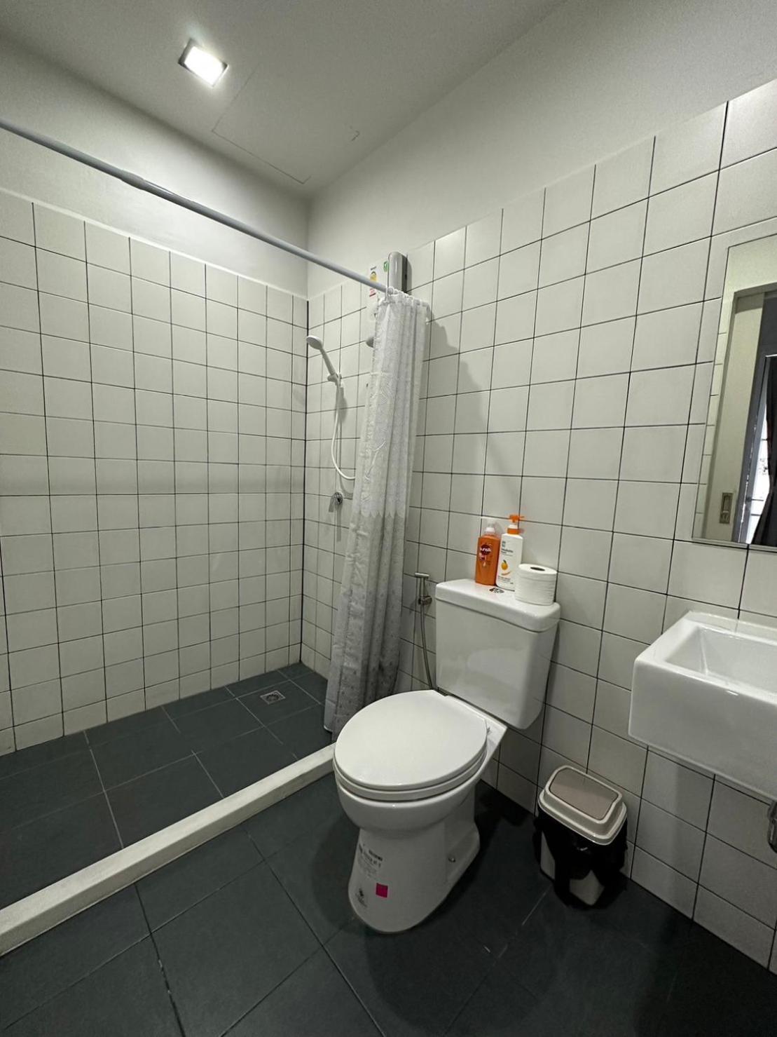 Pier 808 Hostel