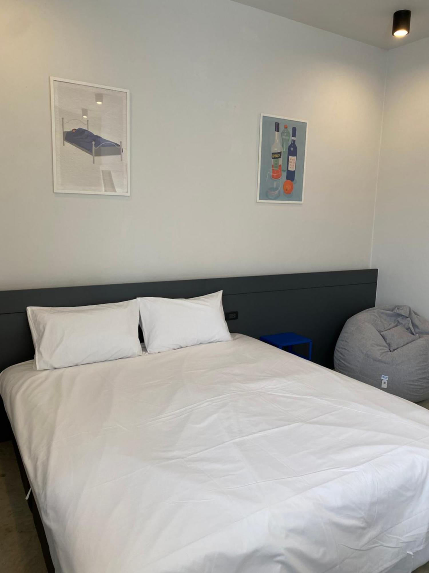 Pier 808 Hostel *