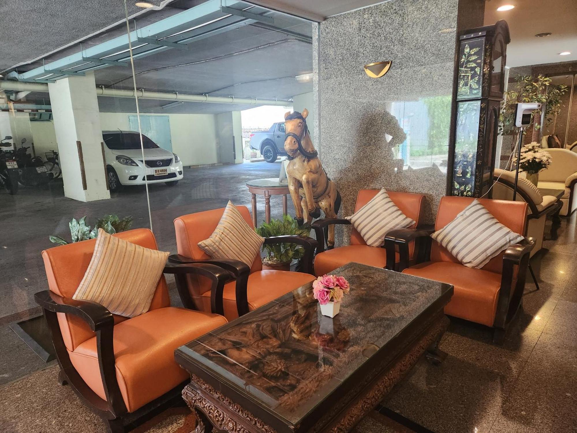 Interchange Tower Serviced - Sha Extra 3* Bangkok