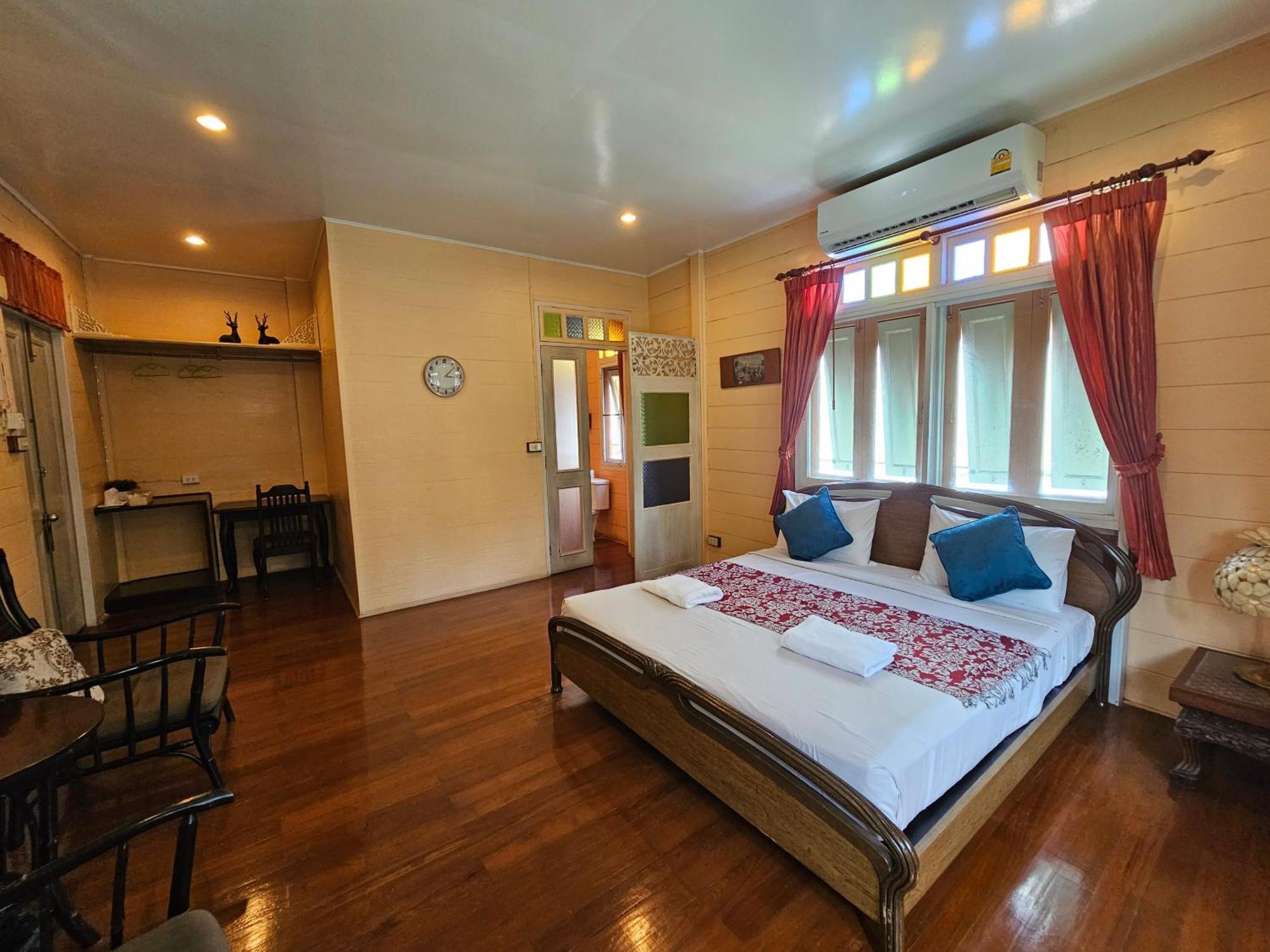 Samsen Sam Place Bangkok
