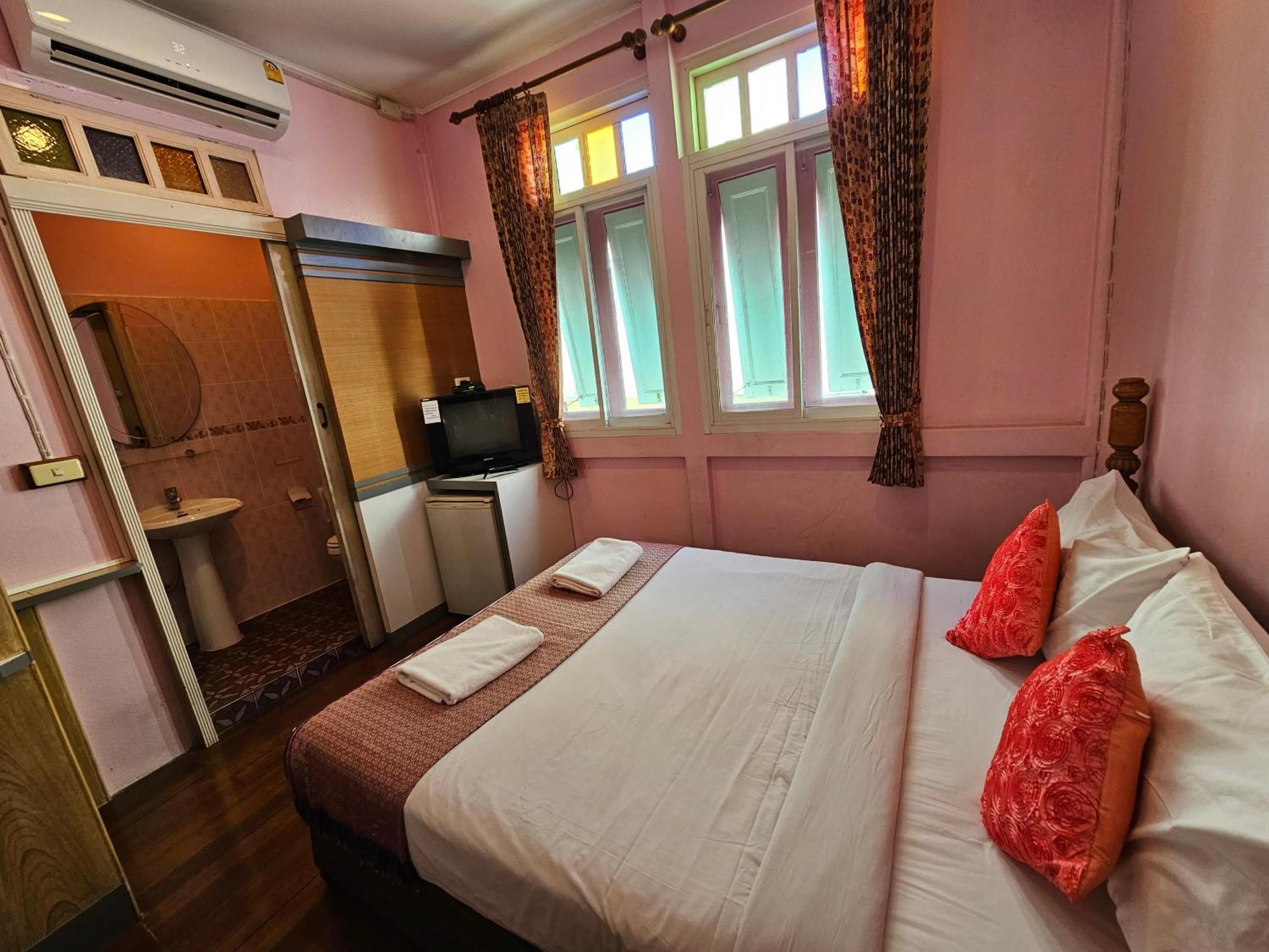 Samsen Sam Place Homestay Bangkok