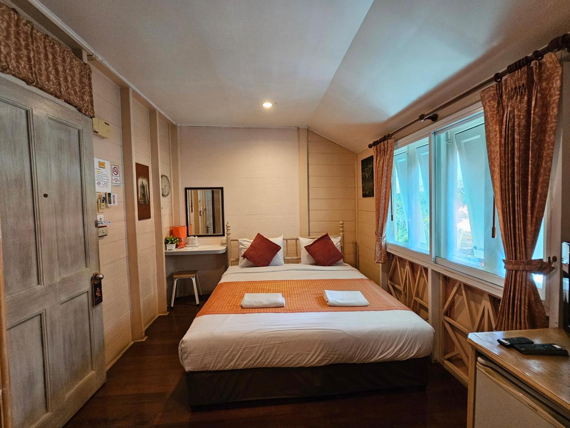 Homestay Samsen Sam Place Bangkok