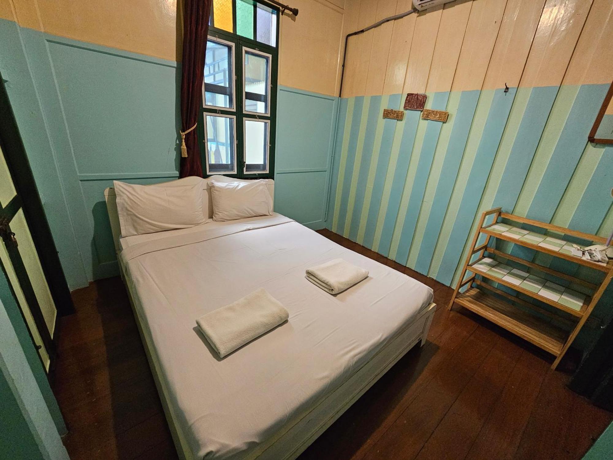 Samsen Sam Place Bangkok