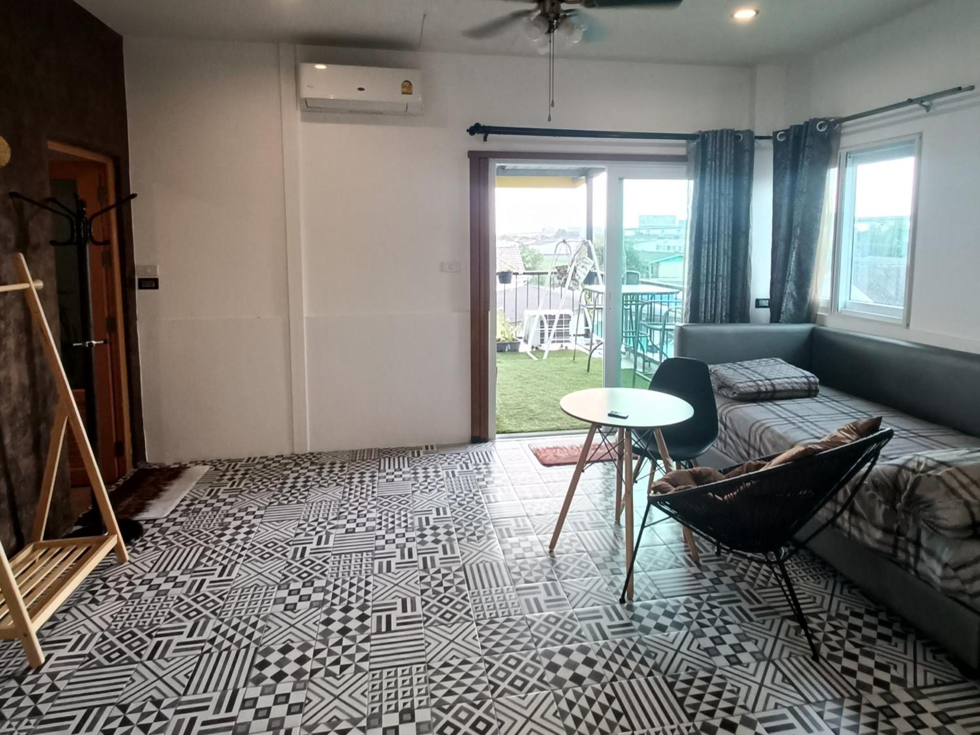 Apartment Merit Courtyard Suvarnaphumi House