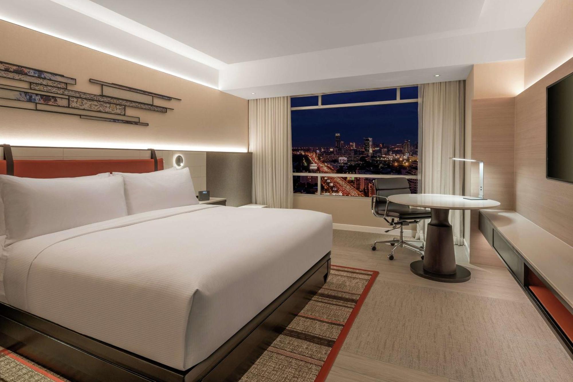 Doubletree By Hilton Ploenchit Hotel 4*