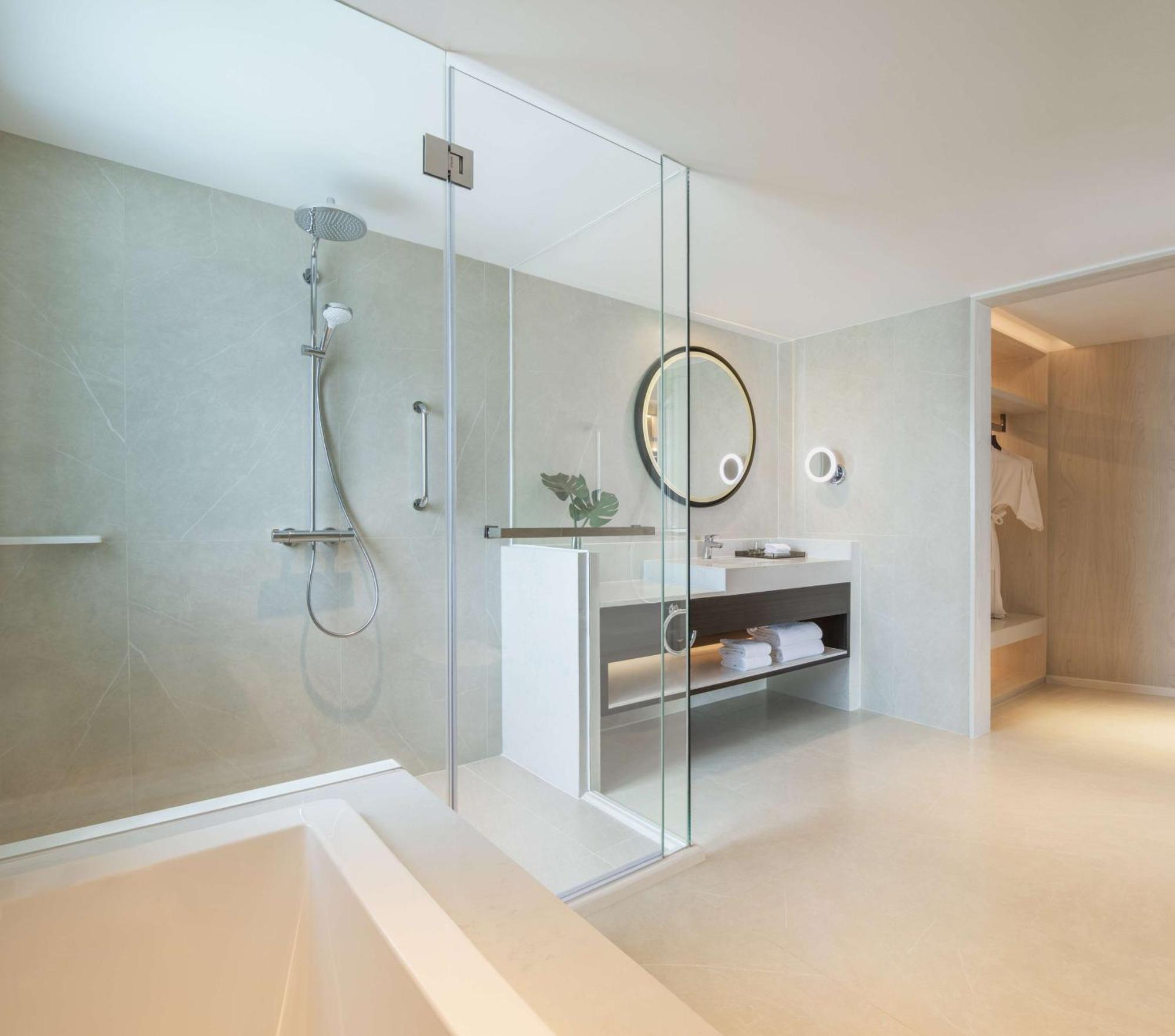 Doubletree By Hilton Ploenchit 4*