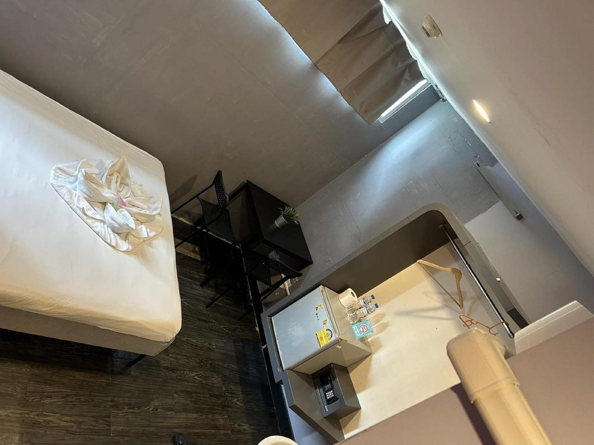 Cheqinn - Sukhumvit 4 Nana Plaza Albergue *