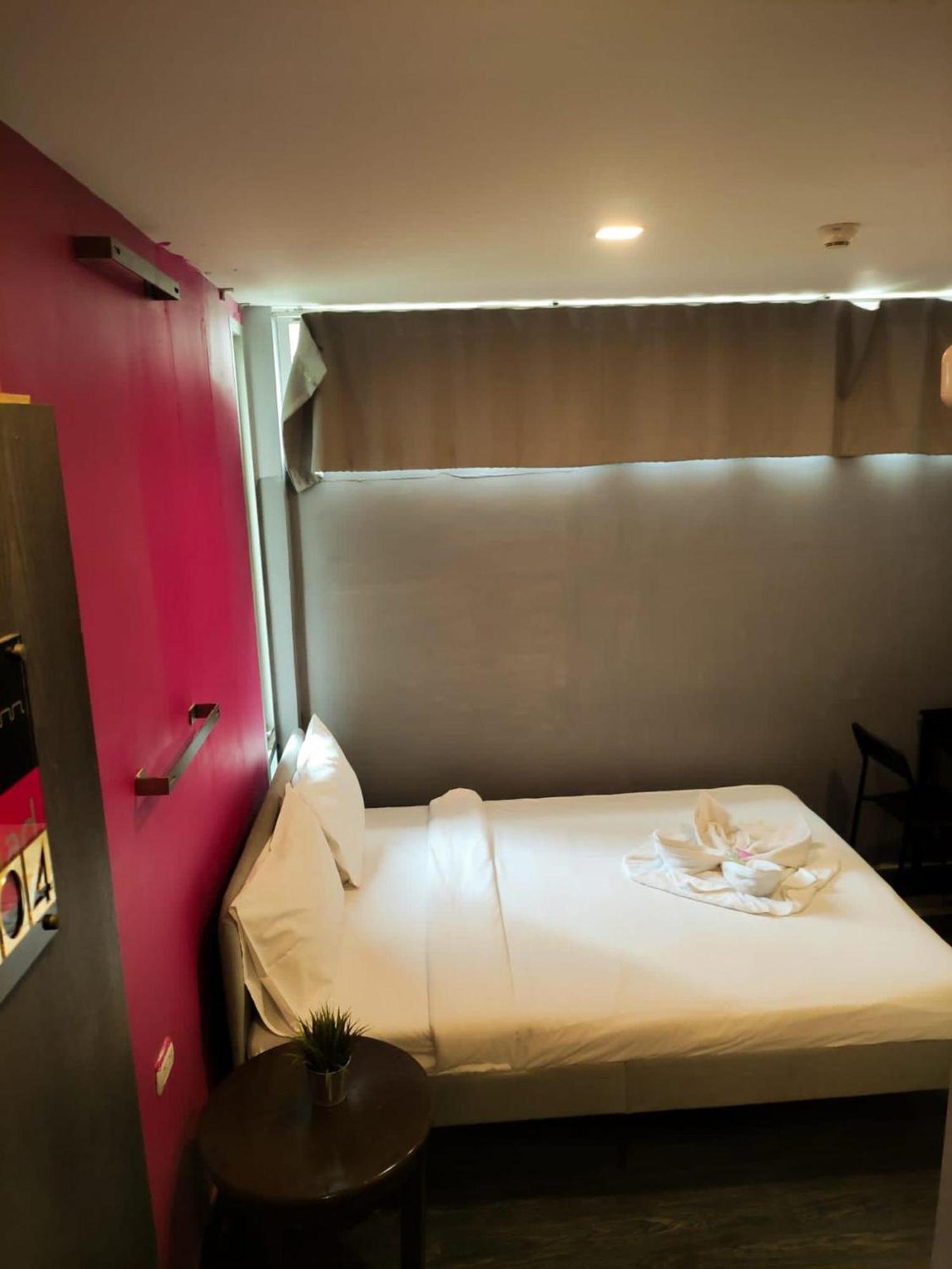 Albergue Cheqinn - Sukhumvit 4 Nana Plaza Banguecoque