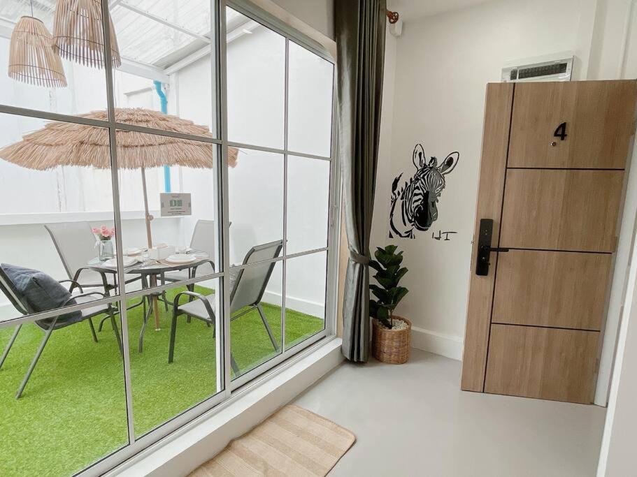 Relax Private Terrace&cozy Br,near Grand Palace Apartemen Bangkok