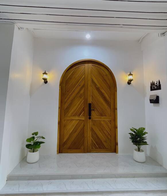 Entire Floor,decorated Cozy Home,near Grand Palace Apartment