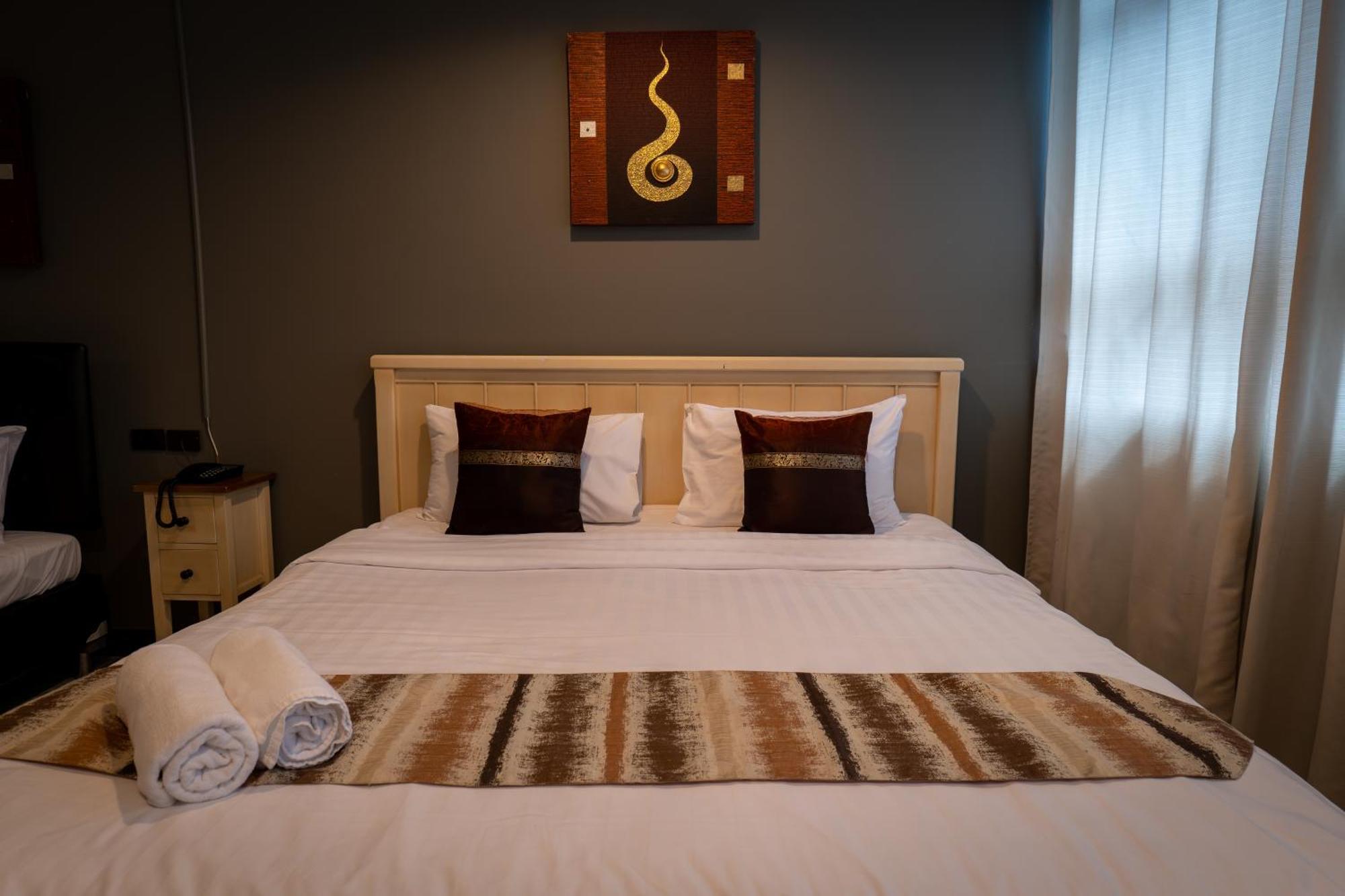 Anandpura Riverside Hotel 4*