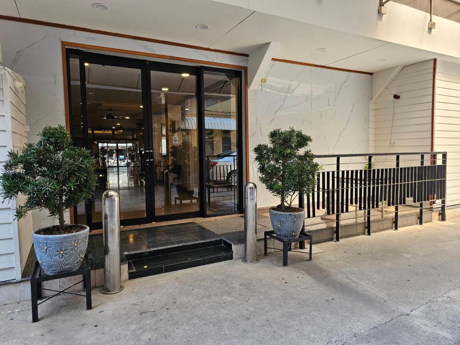 Dynasty Hotel 3*