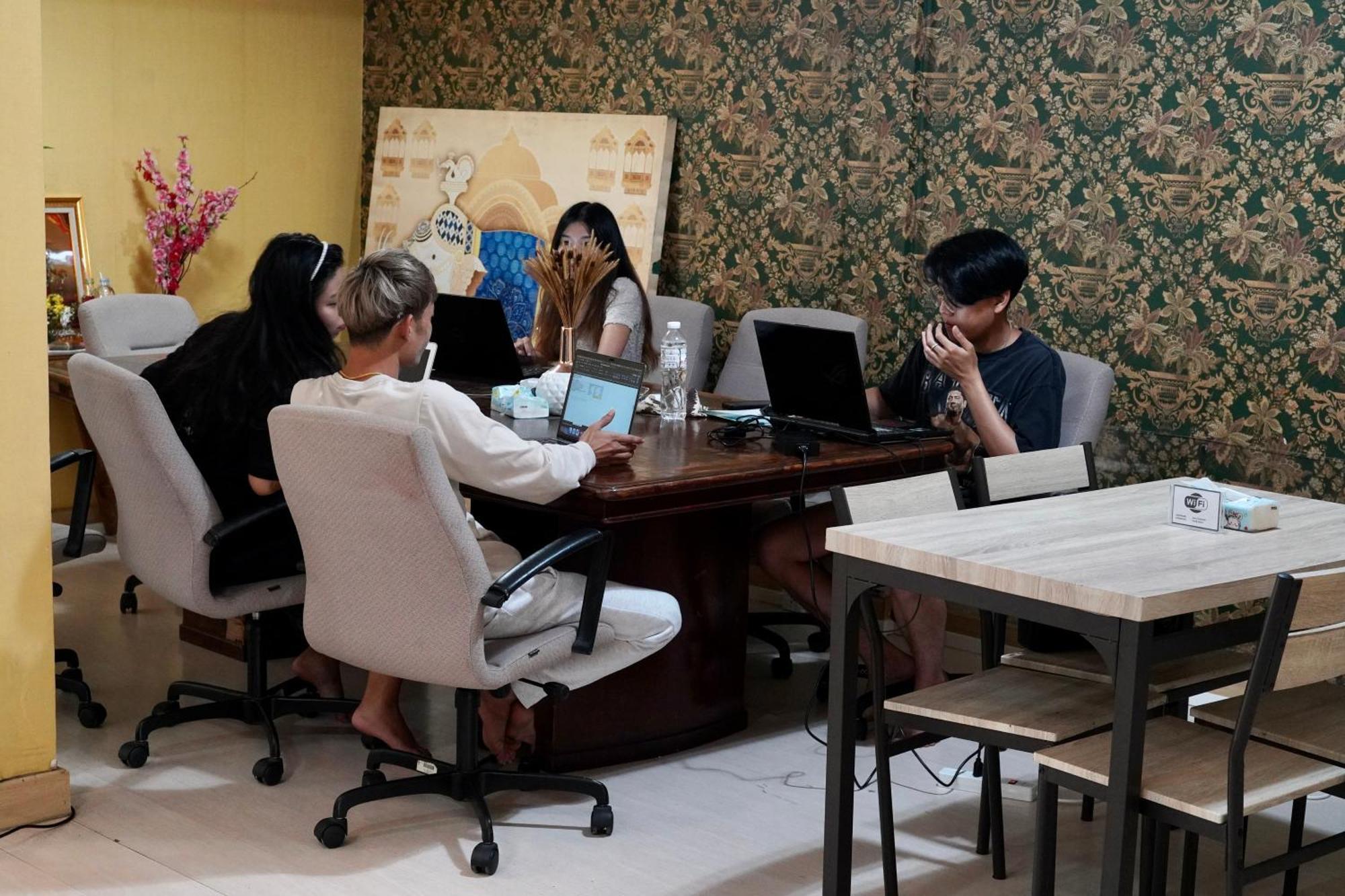 Hostel Sura Hostel Bangkok Near Mrt Phra Ram 9 Bangkok