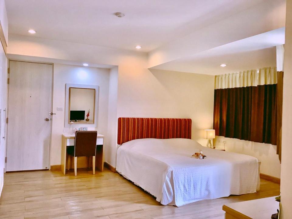 Sky Place Srinakarin Aparthotel