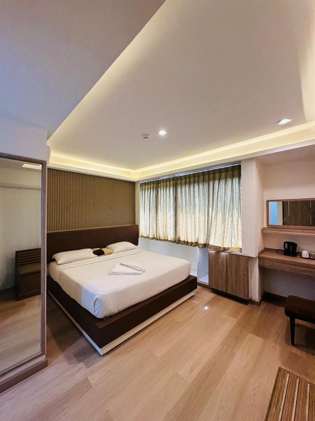 Royal Garden Hotel