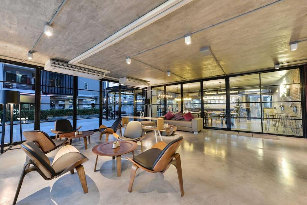 Fully Furnished, View, Pool, Gym, Wifi *