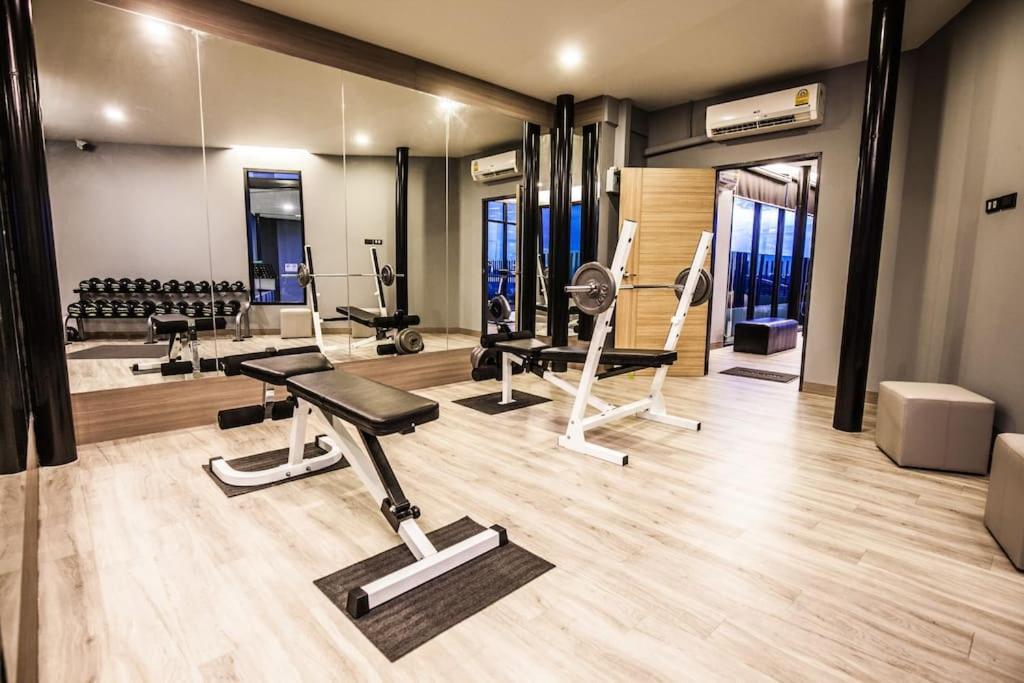 Fully Furnished, View, Pool, Gym, Wifi *