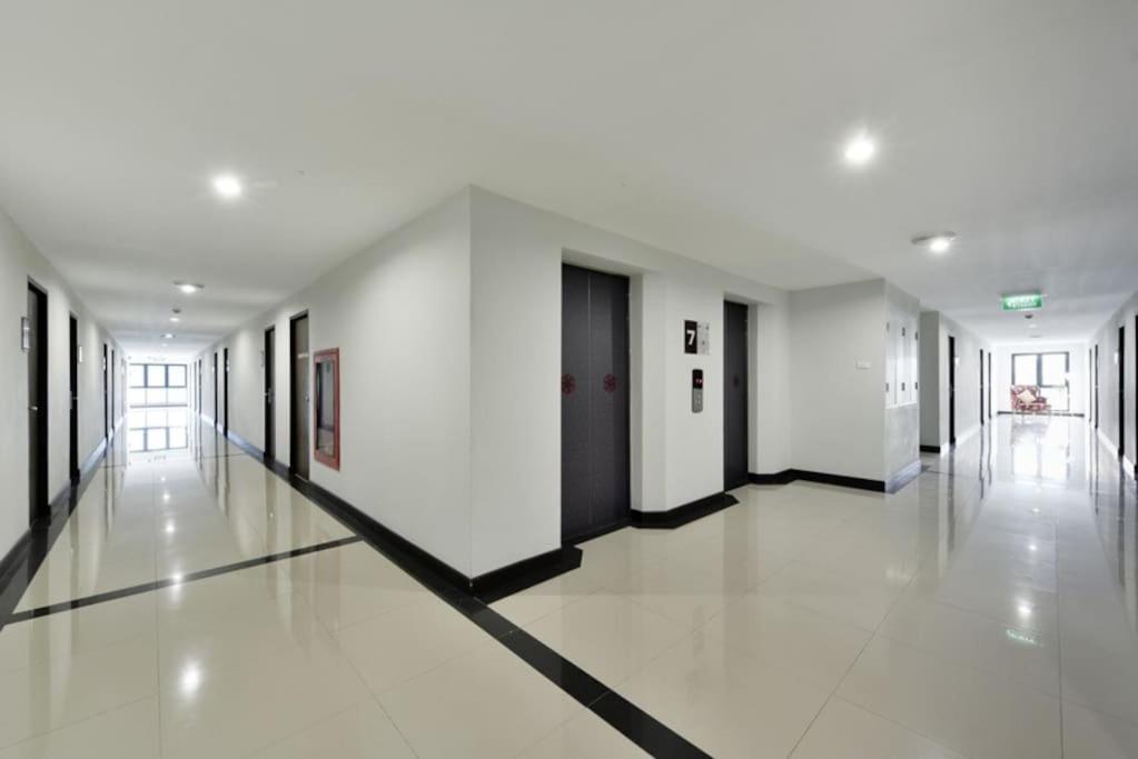 Fully Furnished, View, Pool, Gym, Wifi * Bangkok