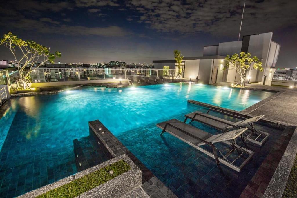 Fully Furnished, View, Pool, Gym, Wifi * Bangkok