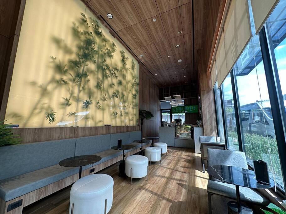 S42 Wyndham Garden Sukhumvit Bts Ekkamai Gym Swim Apartemen Bangkok