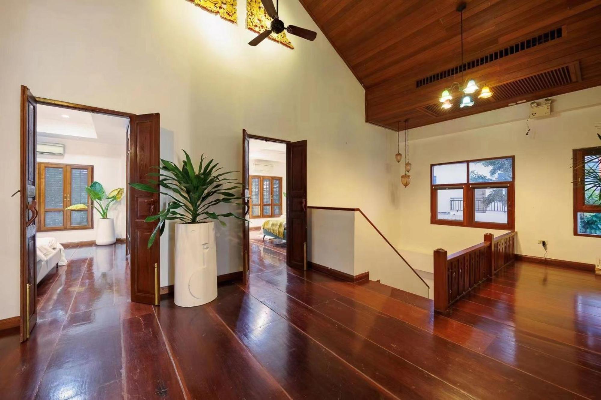 Villa 曼谷2000平方米庄园别墅，超大泳池sukhmvit位置绝佳，9间卧室，私人ktv Bangkok
