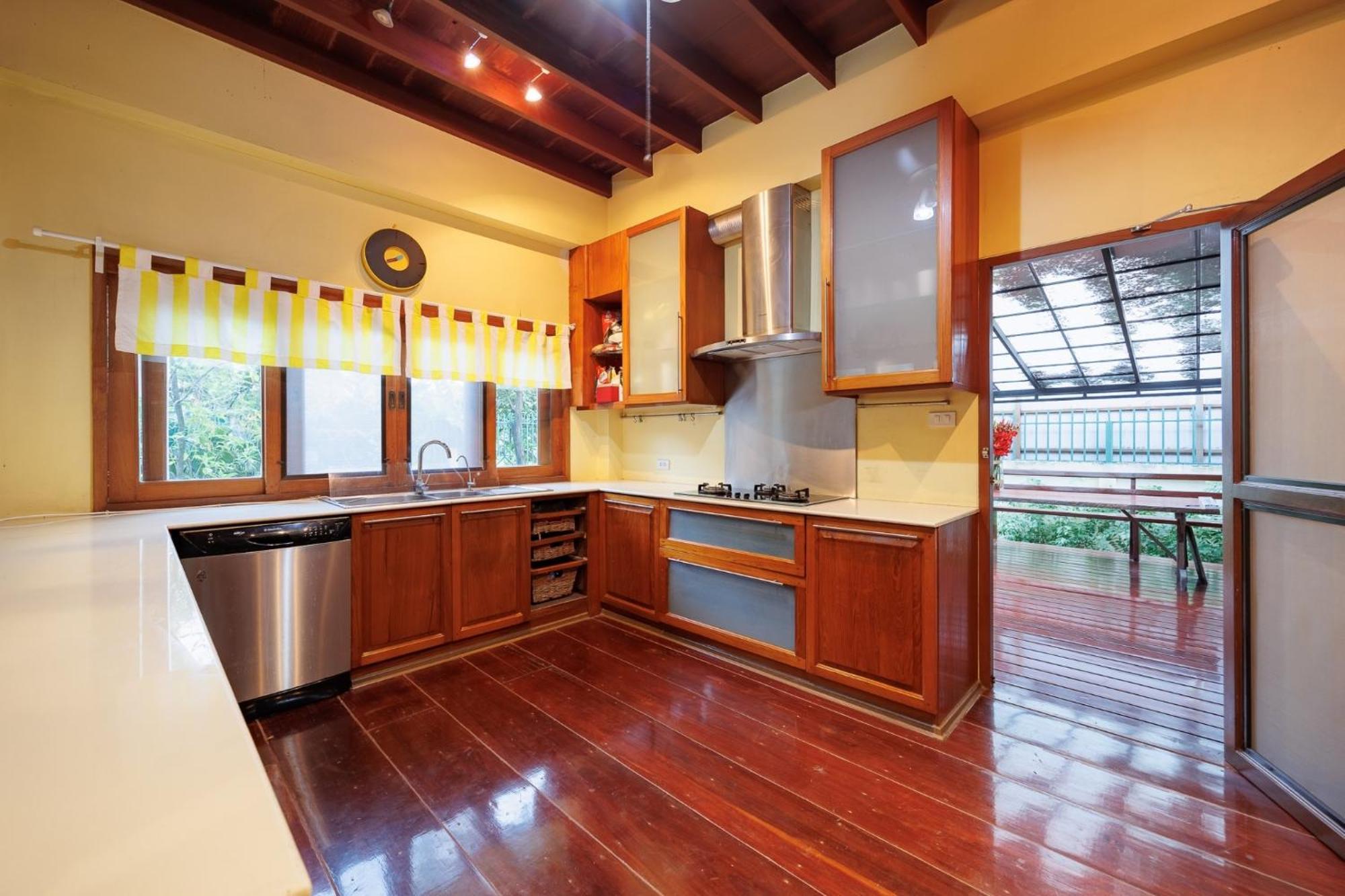 Villa 曼谷2000平方米庄园别墅，超大泳池sukhmvit位置绝佳，9间卧室，私人ktv *