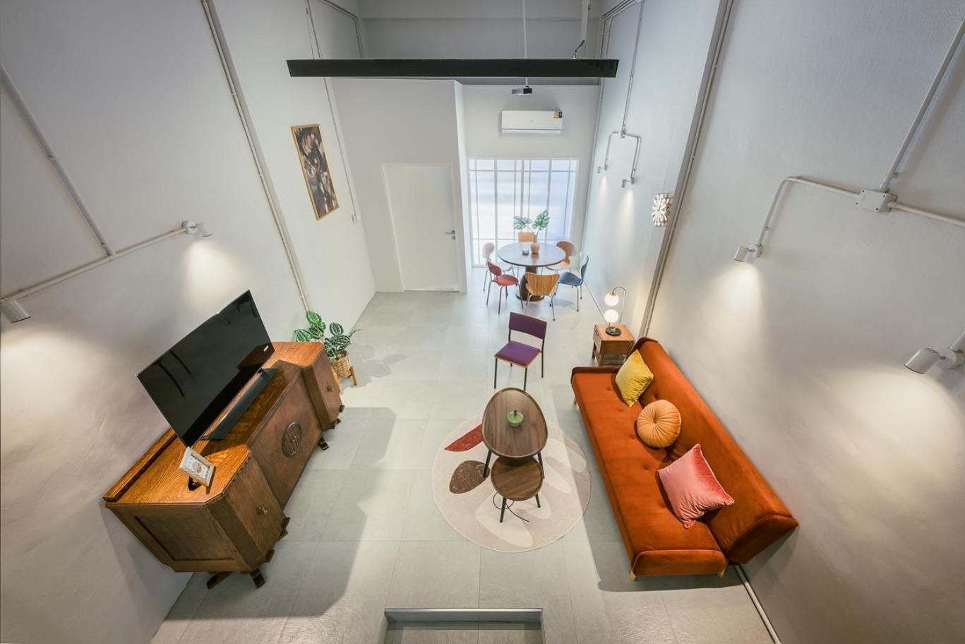 Sukhumvit Entire House 7 Pax - 2 Mins Walk From Skytrain Apartment