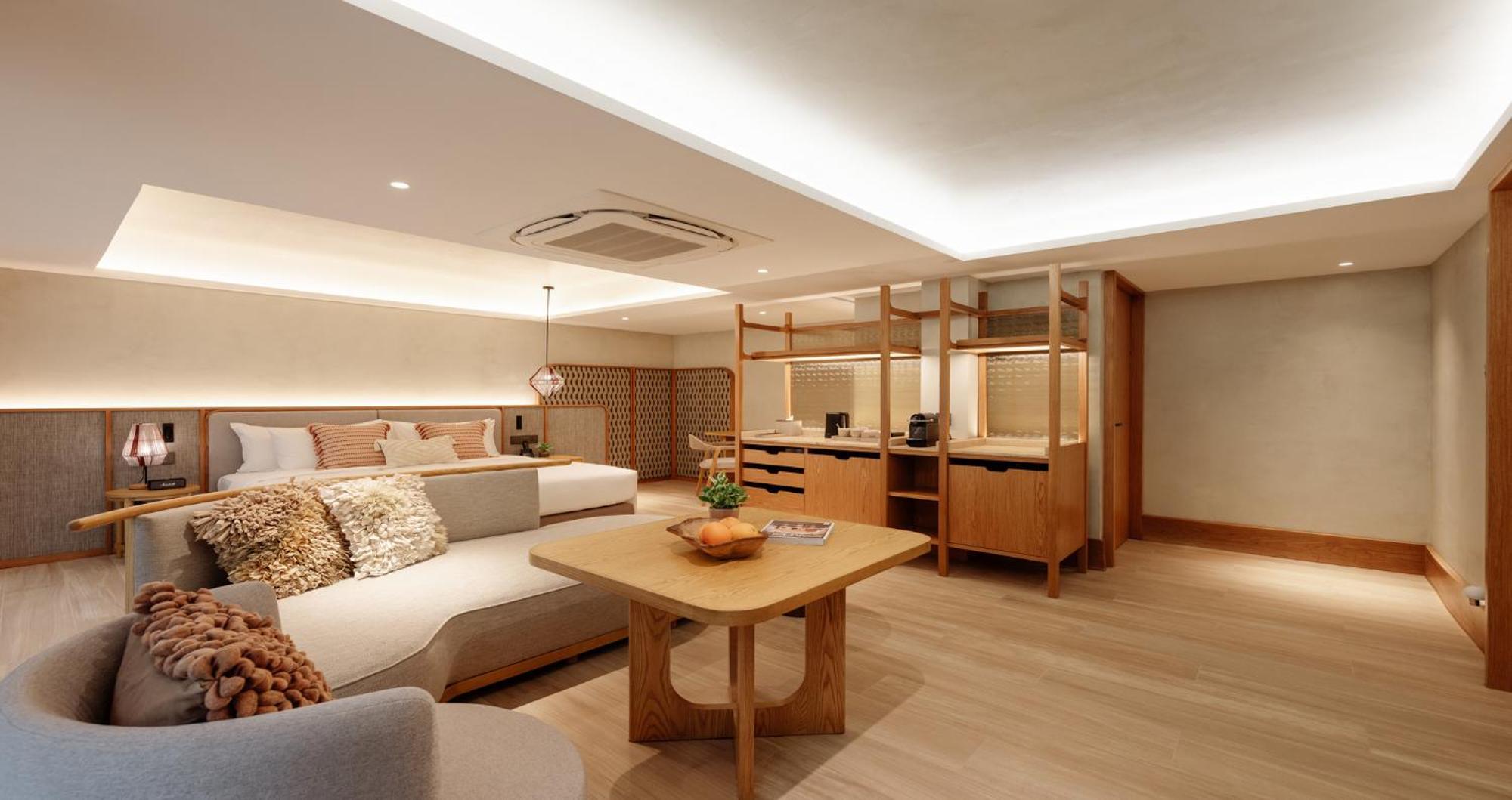 Hotel Ad Lib