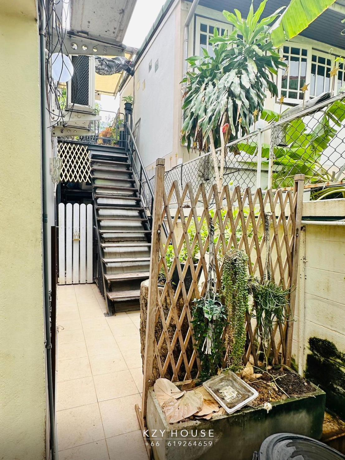 Homestay Kzy House *