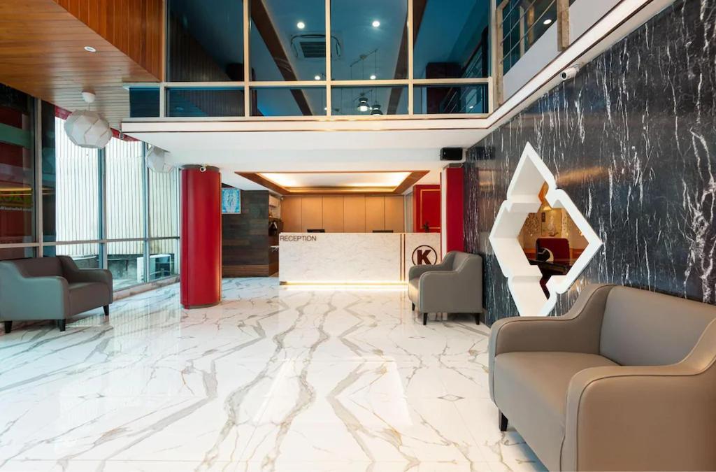 Khurana -120/176-180 Ratchaprarop, - By Bay Luxury Bangkok