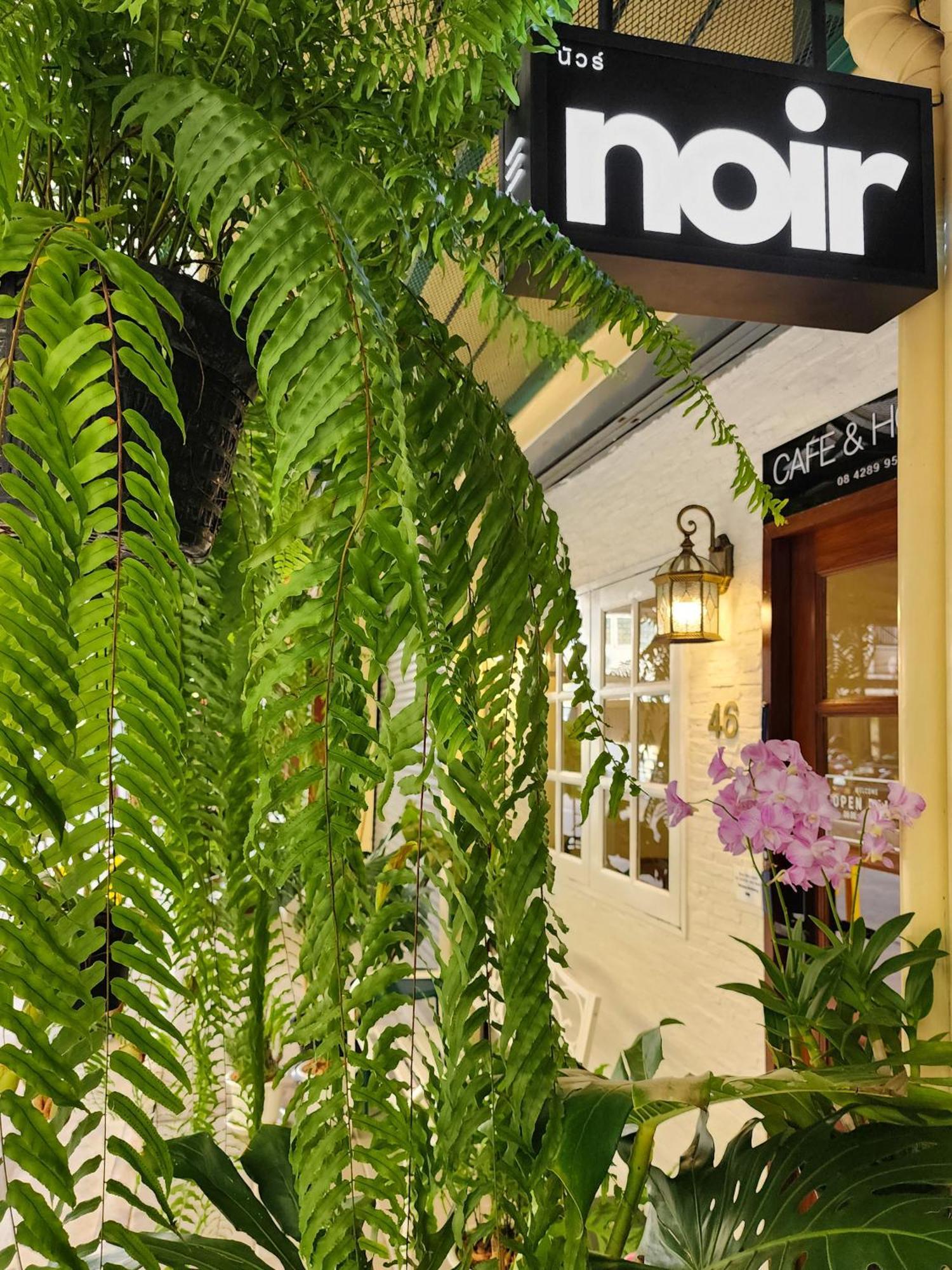 Noir Cafe And Chinatown Hostel *