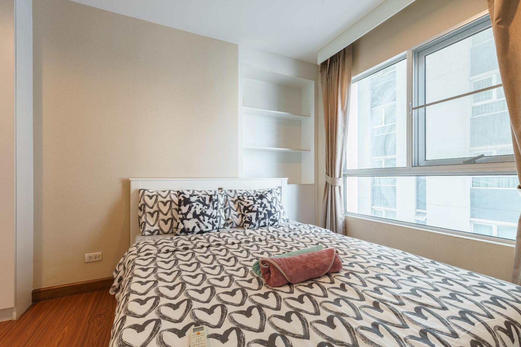 Internet Celebrity Train Night Market Swimming Pool Free Wifi Mrt 100m Apartment Bangkok