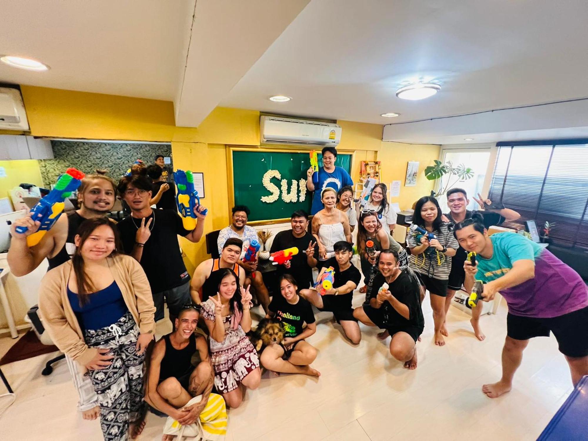 Sura Hostel Bangkok Near Mrt Phra Ram 9 Albergue Banguecoque