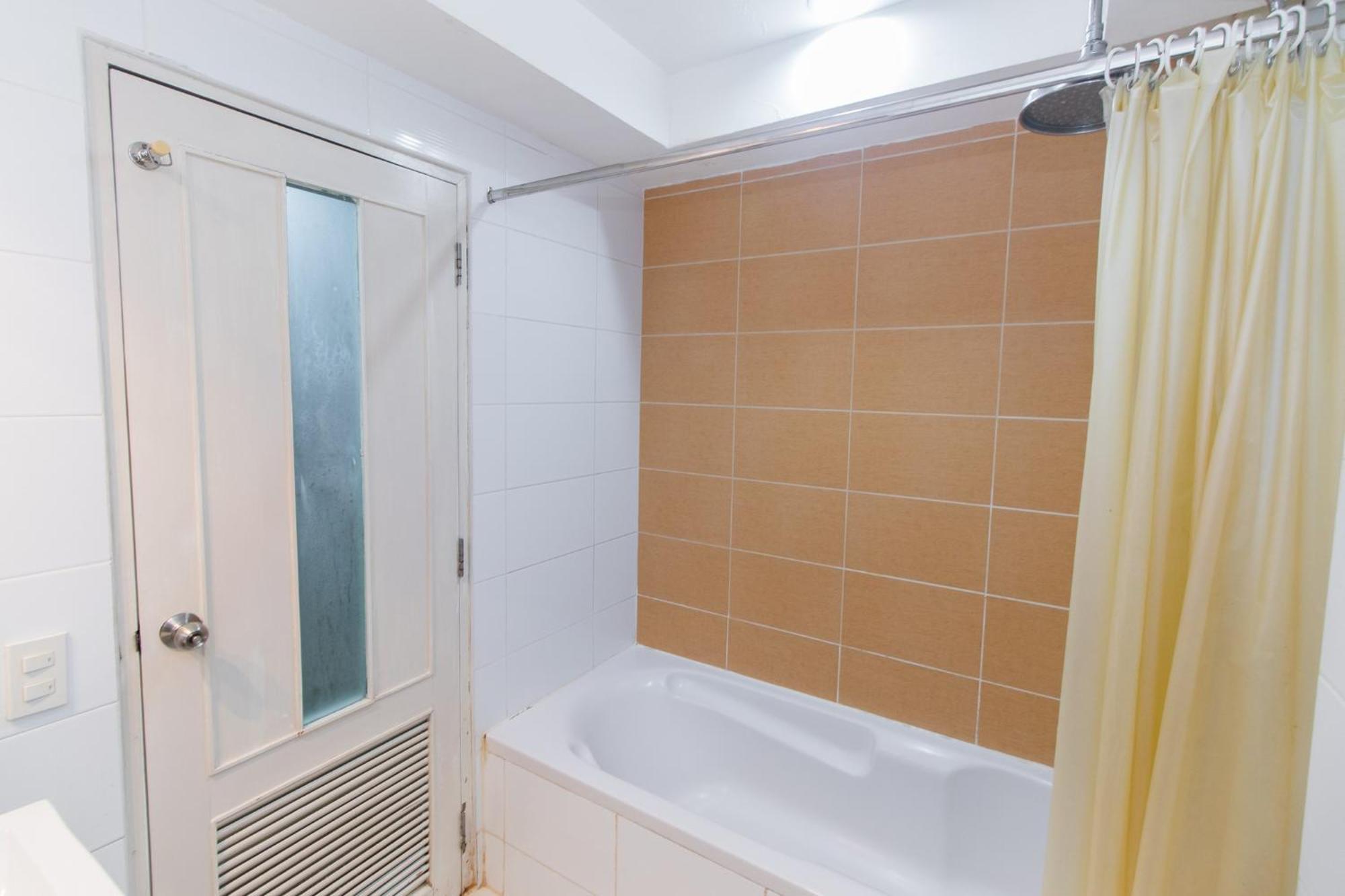 Silom Convent Garden Guest house