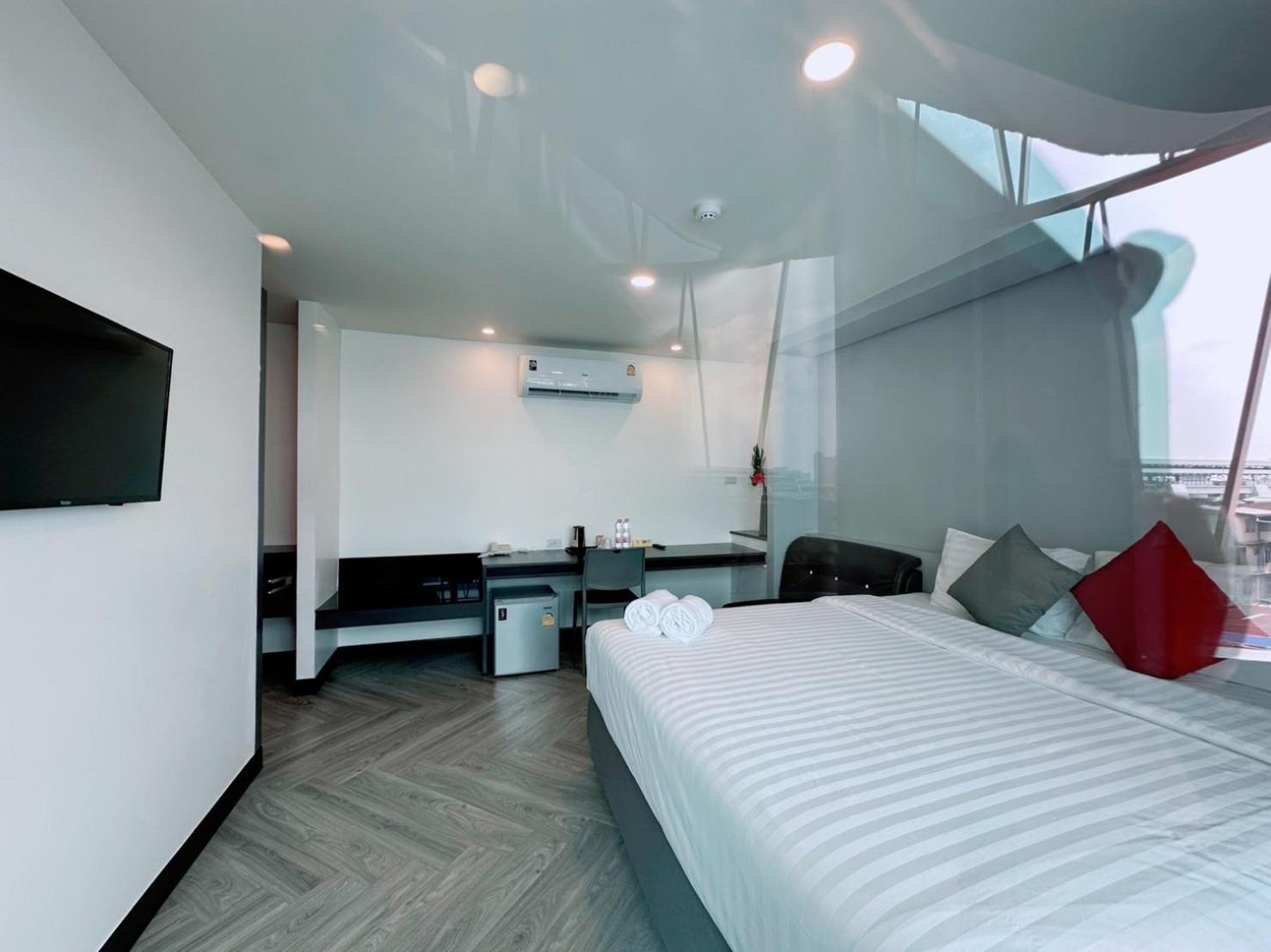 14 Sathorn No-parking Hotel 3*