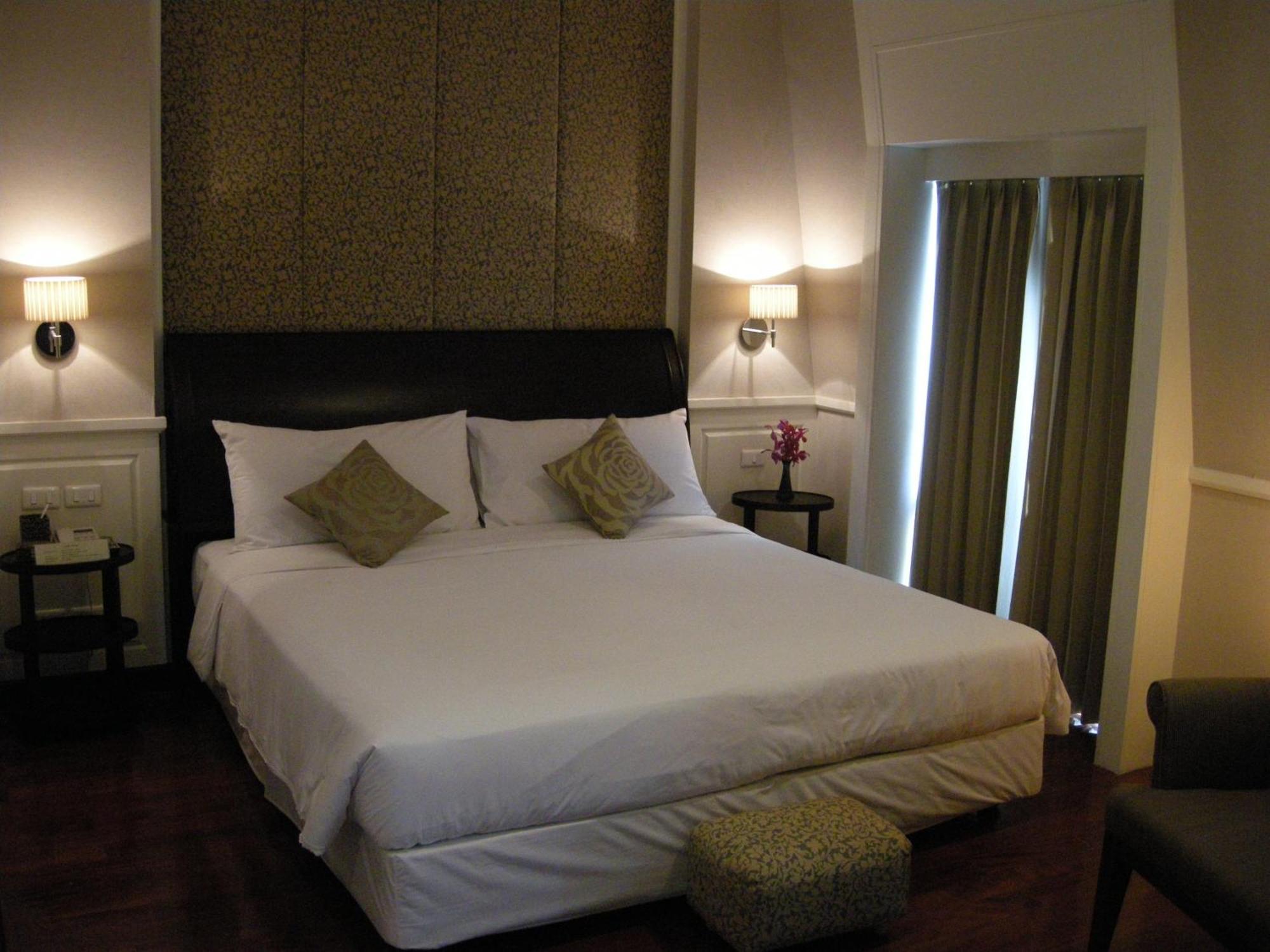 Hotel Aurum The River Place 4*