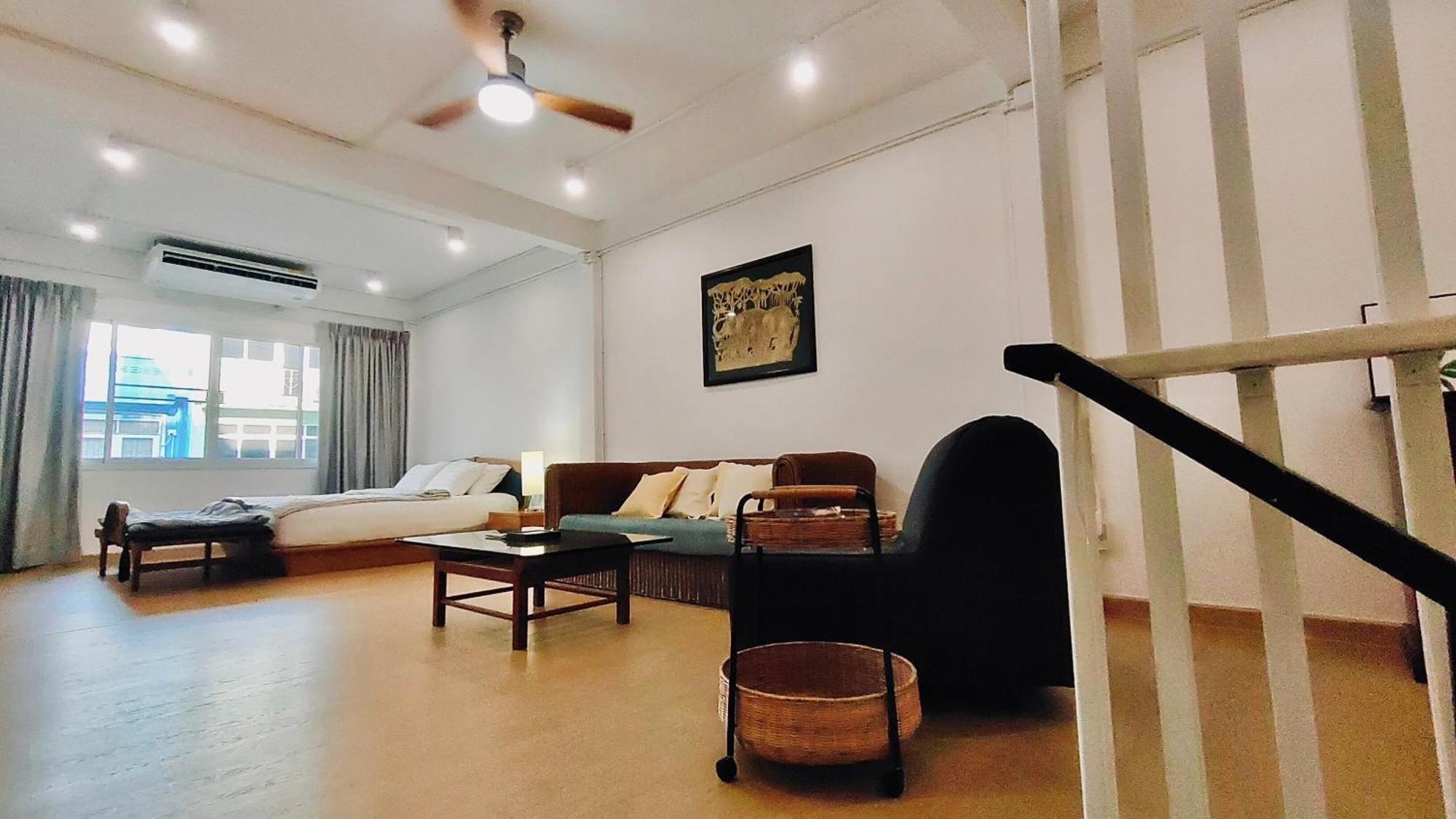Pangsapuri Whole 3-storey House Right In The Local Community. Bangkok