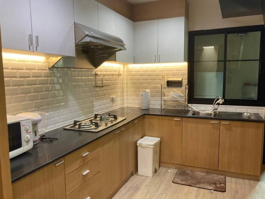 Entire Family Friendly Duplex In The Apartment *