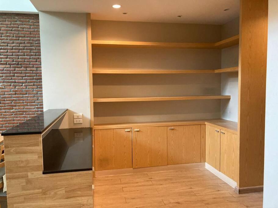 Entire Family Friendly Duplex In The Apartment