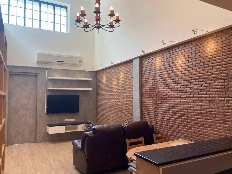 Entire Family Friendly Duplex In The Apartment *