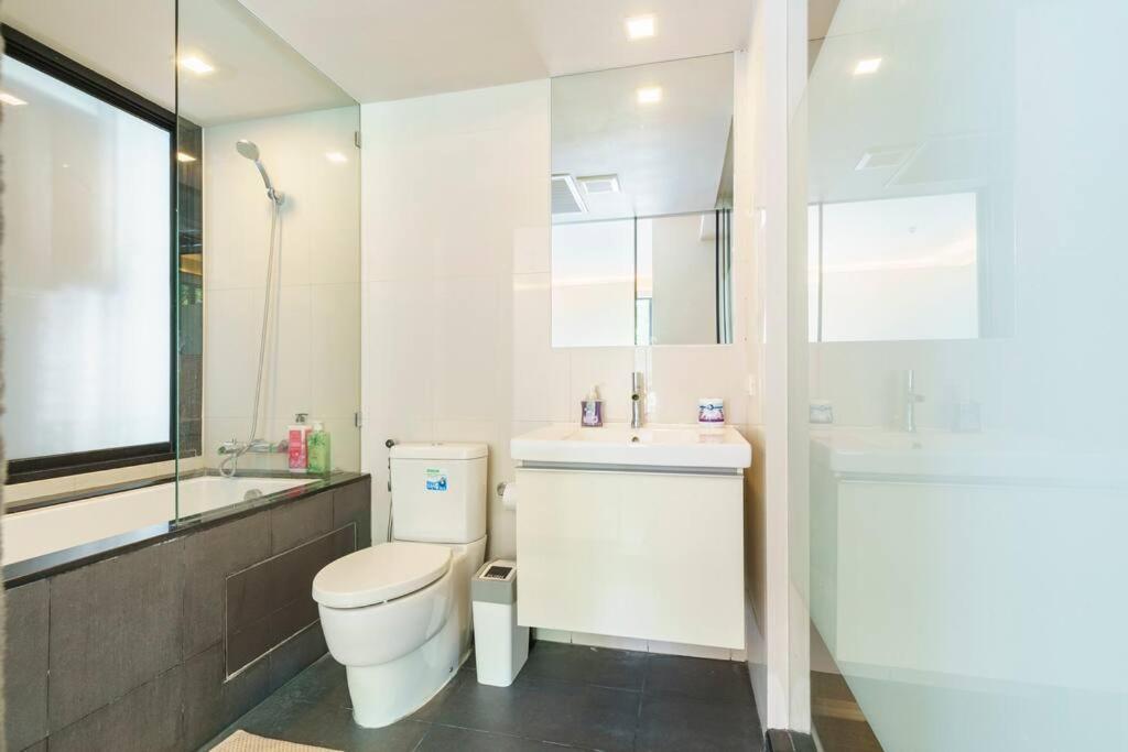 2 Bedrooms, Bts Asok, Terminal 21, Sukhumvit Bangkok