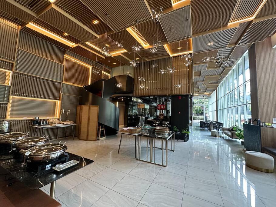 S42 Sukhumvit Wyndham Garden Ekkamai Swimming Gym Apartment Bangkok