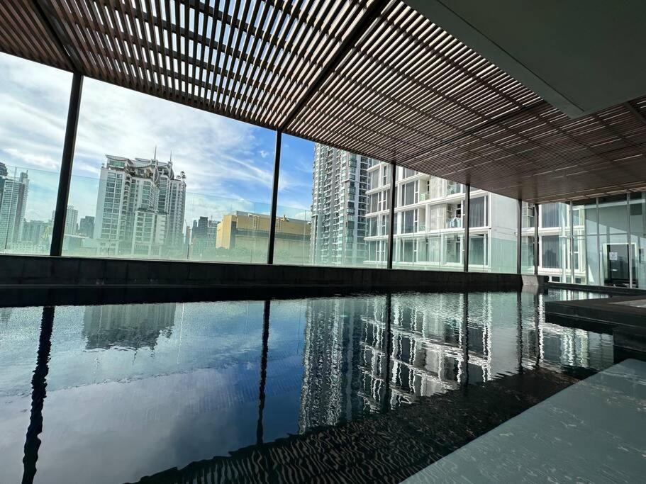 S42 Sukhumvit Wyndham Garden Ekkamai Swimming Gym Apartment Bangkok