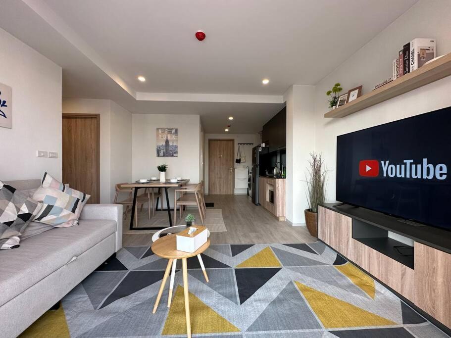 Family 2bedrooms 2br W/pool/gym/wi-fi @sathorn Apartment